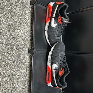 Nike Men’s Air Max IVO Black Bright Crimson size 11.5